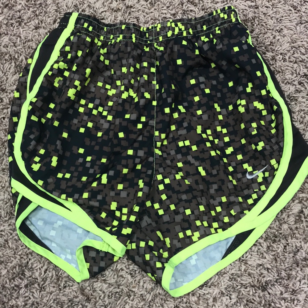 NIKE ATHLETIC SHORTS